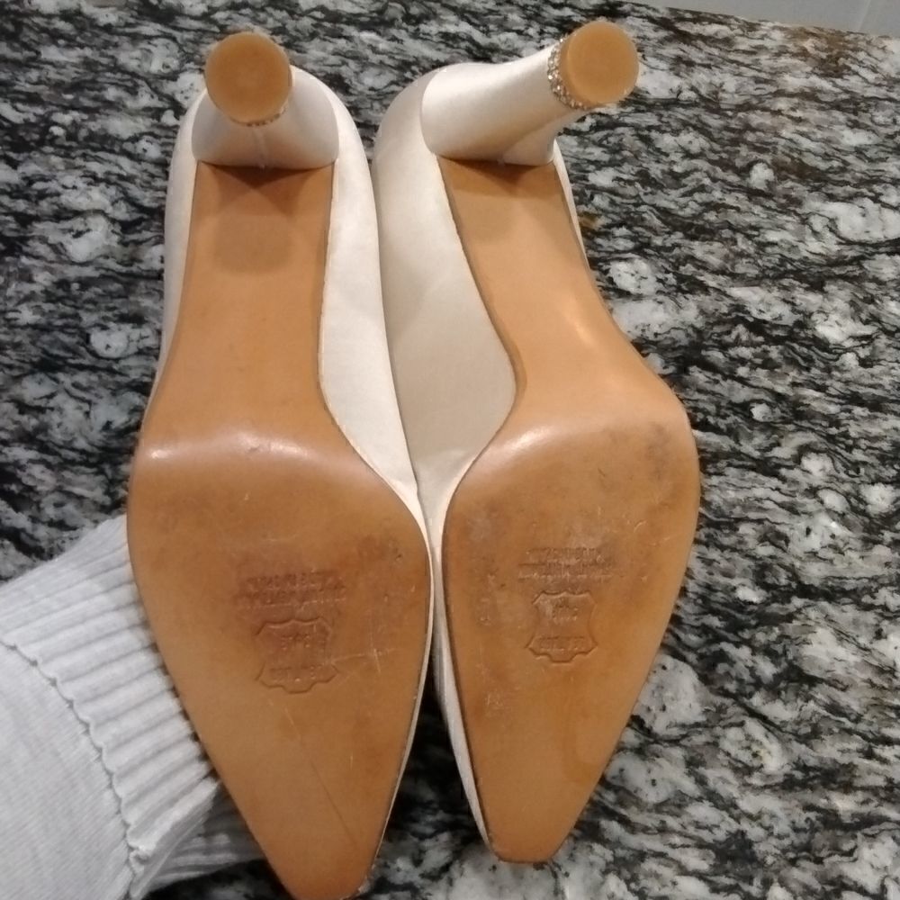 Stuart Weitzman - Picture 9 of 11